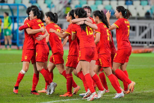 辽宁赢德集团-中国女足选手为国争光，实现华服梦想